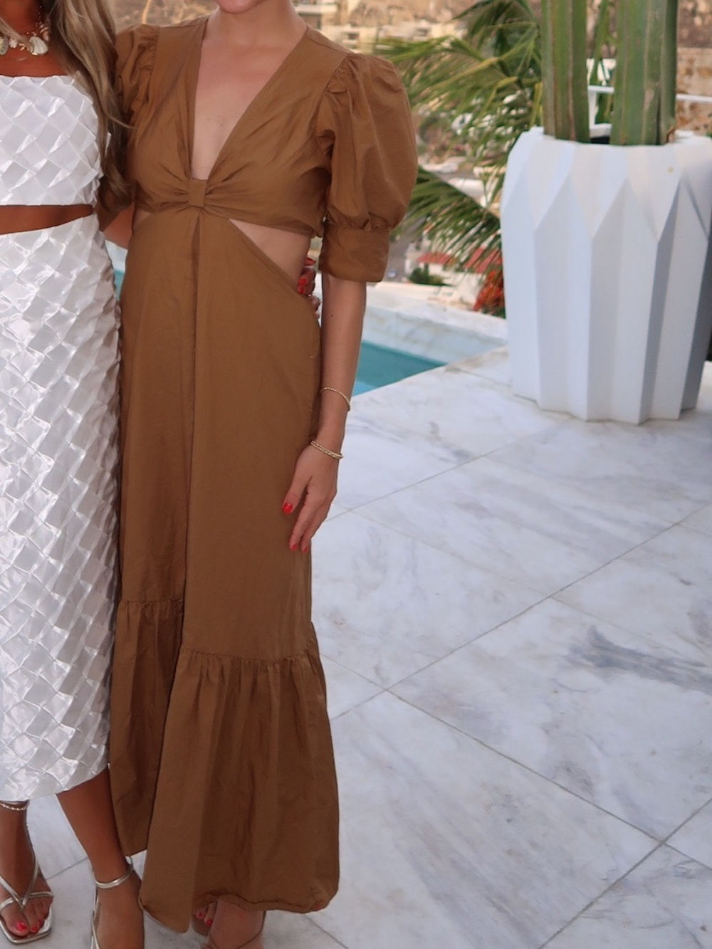 XiRENA Brown Maxi Dress with Cutouts and Puff Sleeves
